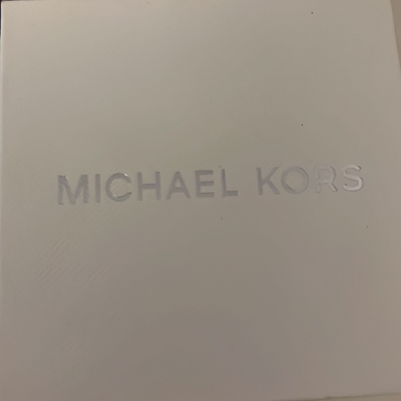 Michael Kors good diamond watch - Picture 2 of 3